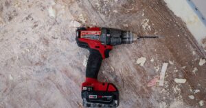 Handwerker bei der Arbeit mit Werkzeug